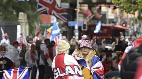 London protests LIVE as 50,000 people swarm city for Tommy Robinson rally