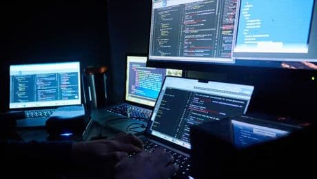 Royaume-Uni: un étudiant condamné à sept ans de prison pour des mails d'arnaque