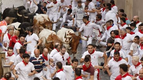 Así ha sido el primer encierro de San Fermín con toros de Fuente Ymbro: heridos y parte médico