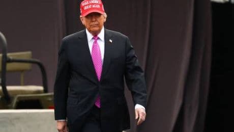 "Potrei tagliare altri 3 miliardi". Trump prepara un nuovo assalto ad Harvard