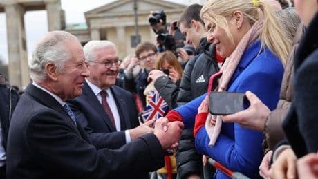 Wie ein Händedruck mit König Charles ein Leben veränderte