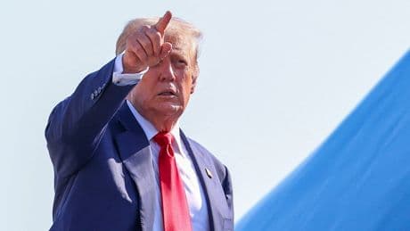 Ghislaine Maxwell rekrutierte Mädchen  - Trump könnte Epstein-Komplizin begnadigen