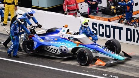 VeeKay crasht in pitstraat Indianapolis 500, Palou wint incidentrijke race
