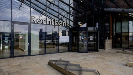 Cel voor oplichter die huis en banen beloofde en nepvliegtickets verkocht