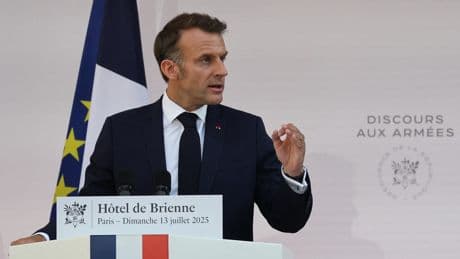 Emmanuel Macron intensifie l’effort de défense face aux dangers du monde