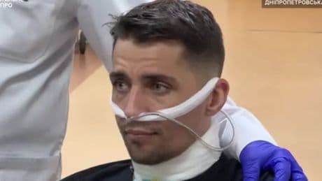 Oekraïense soldaat (33) ontsnapt uit Russische kuil en kruipt vijf dagen terug met doorgesneden keel