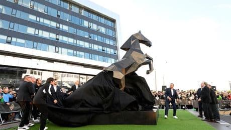 Fußball-Bundesliga: Borussia setzt sich zum 125. Jubiläum ein Fohlen-Denkmal