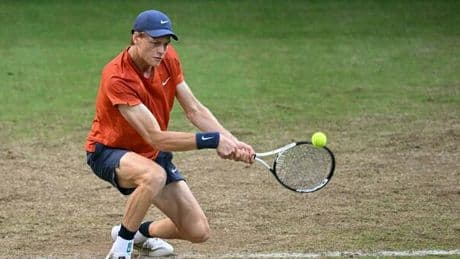 Sinner può vincere Wimbledon? Punti di forza e punti deboli sull'erba, ecco come può battere Alcaraz