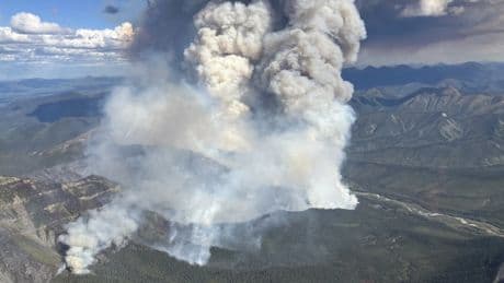 Alaska Highway cut near Fort Nelson as B.C. fire season ramps up