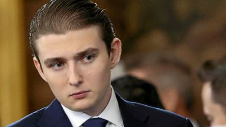 « Il va en cours, il rentre à la maison » : la vie d’étudiant sous très haute surveillance de Barron Trump