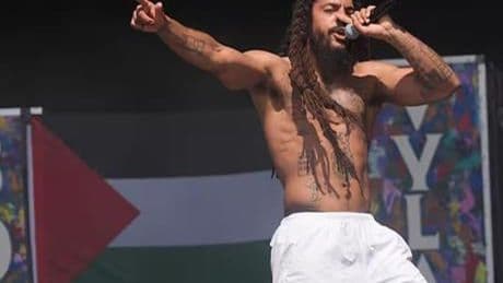 İngiliz punk rap grubu Bob Vylan'ın ABD'ye girişinin engellenebileceği iddia edildi!