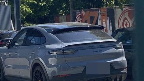 Einer kommt mit dem Roller - Diese Luxus-Autos fahren die Mainz-Stars