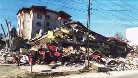 24 kişinin öldüğü Sulayıcı Apartmanı davası:  2 sanık hakkında daha dava açıldı, firari 2 sanık için yakalama kararı çıkarıldı