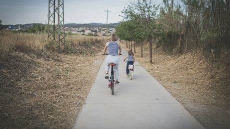 WTF Is 'Slow Parenting'? The Internet's Answer To Overscheduled Kids