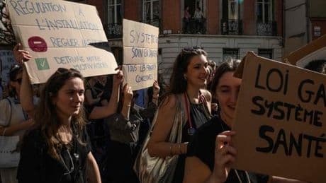 Déserts médicaux : plus de 1 500 élus locaux appellent les députés à voter pour la régulation de l’installation des médecins