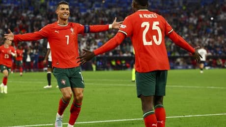 Cristiano Ronaldo (40) snoert treiterende Duitse fans de mond en scherpt waanzinnig record verder aan