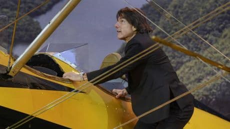 Sprung mit brennendem Fallschirm – Tom Cruise stellt Weltrekord auf