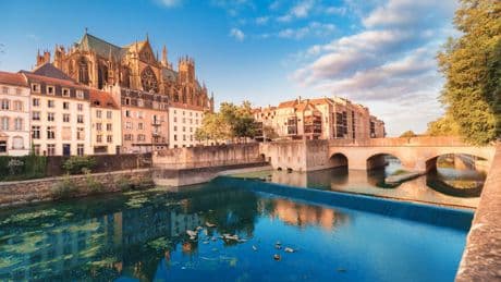 La ciudad de Francia repleta de jardines con una catedral gótica: &#039;la linterna de Dios&#039;