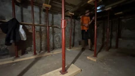 "C'est invivable": les locataires d'un immeuble insalubre portent plainte contre Marseille Habitat