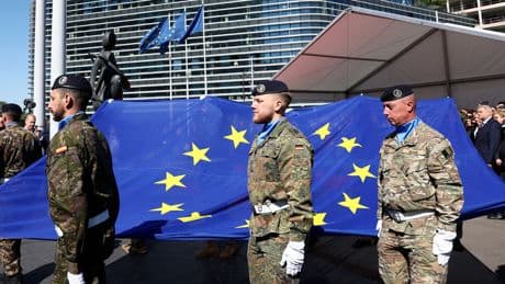Défense: pourquoi le projet d'une armée européenne commune est un non-sens (stratégique)