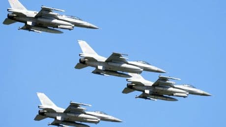 Luftraum verletzt: Polens Luftwaffe schießt Drohnen ab – Flughäfen dicht