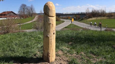 High5 - Wer hat den Holz-Penis geklaut?