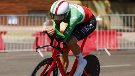 Ganna wint Vuelta-tijdrit, rodetruidrager Vingegaard geeft tien seconden prijs op Almeida