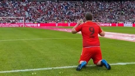 Stadion fassungslos - Latten-Drama um Bayern-Fan