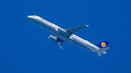 Co-Pilot der Lufthansa verliert Bewusstsein – Kapitän kommt nicht ins Cockpit