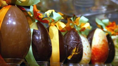 Pâques: de 57 à 31 euros le panier de chocolats, nos astuces pour diviser la note par (presque) deux