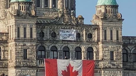 Protest banner on B.C. legislature at centre of security breach