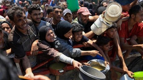 Israel anuncia la reanudación del lanzamiento de ayuda humanitaria en Gaza
