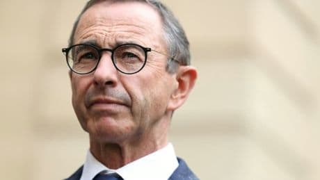 Note Fitch dégradée: Bruno Retailleau dénonce des "décennies d'errance budgétaires", Éric Coquerel craint que la France aille "toujours plus loin dans la crise"