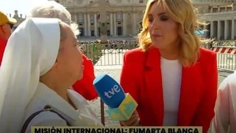 El Consejo de Informativos de TVE carga contra la cobertura de 'La familia de la tele' durante la fumata blanca