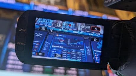 La banca da la puntilla al Ibex 35, que sólo sube un 0,26% en la semana pero mantiene los 14.000 puntos