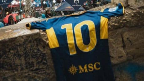 Il Genoa omaggia Maradona con la maglia Boca