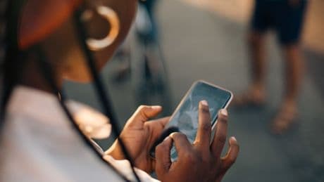 EE, Vodafone and Three all down in signal blackout