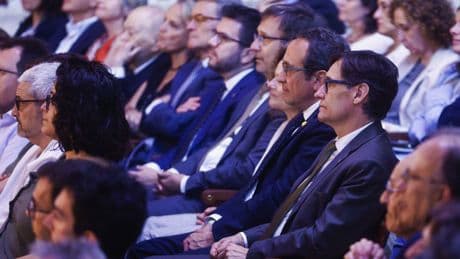 Un socialista catalán avergonzado, pleonasmo