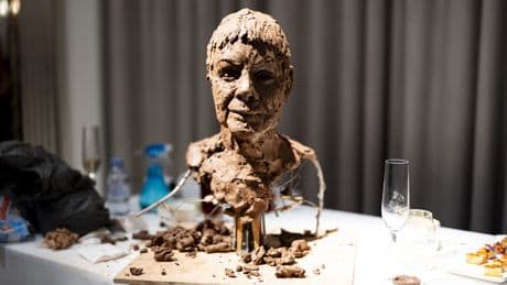 Royal sculptor makes bust of Dame Judi Dench live on stage
