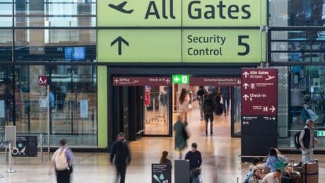 Internationaler Strafgerichtshof: Libyscher Milizenführer an Berliner Flughafen festgenommen