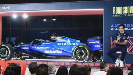 Sainz se exhibe en el 'Madring', a un año de que IFEMA albergue el Gran Premio de España
