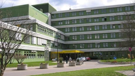 Polizei ermittelt - Mein Mann kam in Klinik, vier Wochen später war er tot
