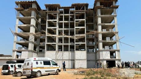 Aydın’da 8'inci kattan düşen inşaat işçisi ağır yaralandı
