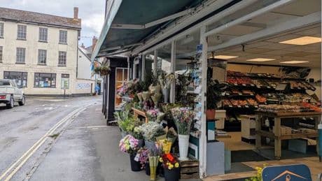 I visited pretty market town home to 'poshest pub crawl' where houses sell for £750,000