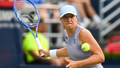 Tennis : Swiatek prend la porte à Montréal, Osaka de retour en quarts