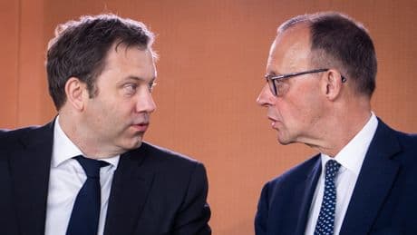 Merz holt historisch schlechte Werte: Union und SPD ohne eigene Mehrheit