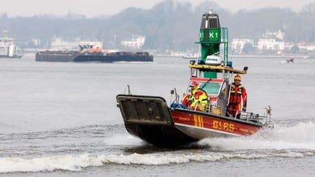 Notfälle: Feuerwehr entdeckt Wasserleiche in der Elbe