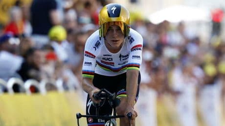 Tour de France 2025, Evenepoel domina la cronometro di Caen. Pogacar in maglia gialla, crolla Vingegaard