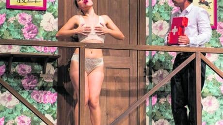 "Rumori fuori scena" da oggi al Parenti la commedia cult sul teatro comico