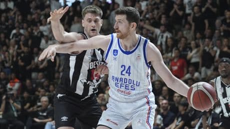 Anadolu Efes son çeyrekte kazandı